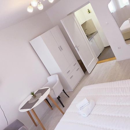 Roli Hotel Zára Kültér fotó