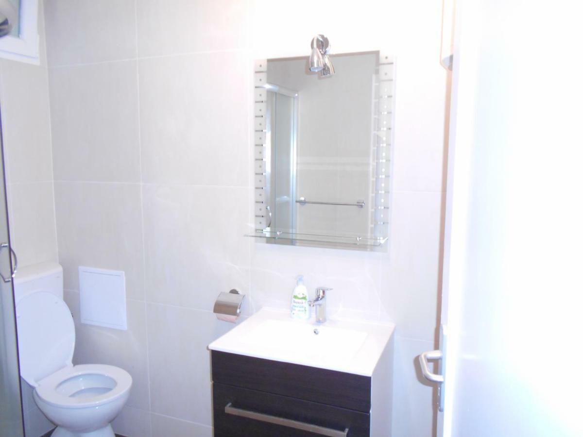 Roli Hotel Zára Kültér fotó