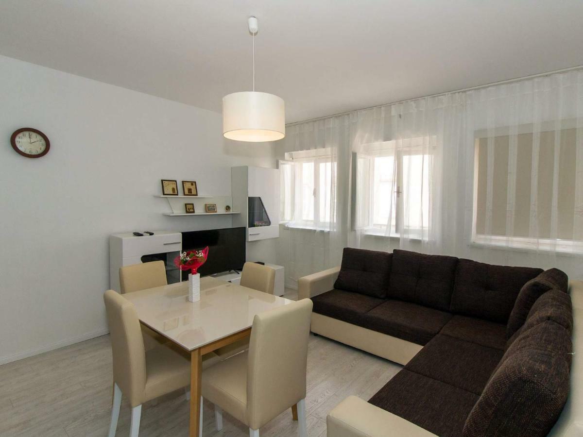 Roli Hotel Zára Kültér fotó
