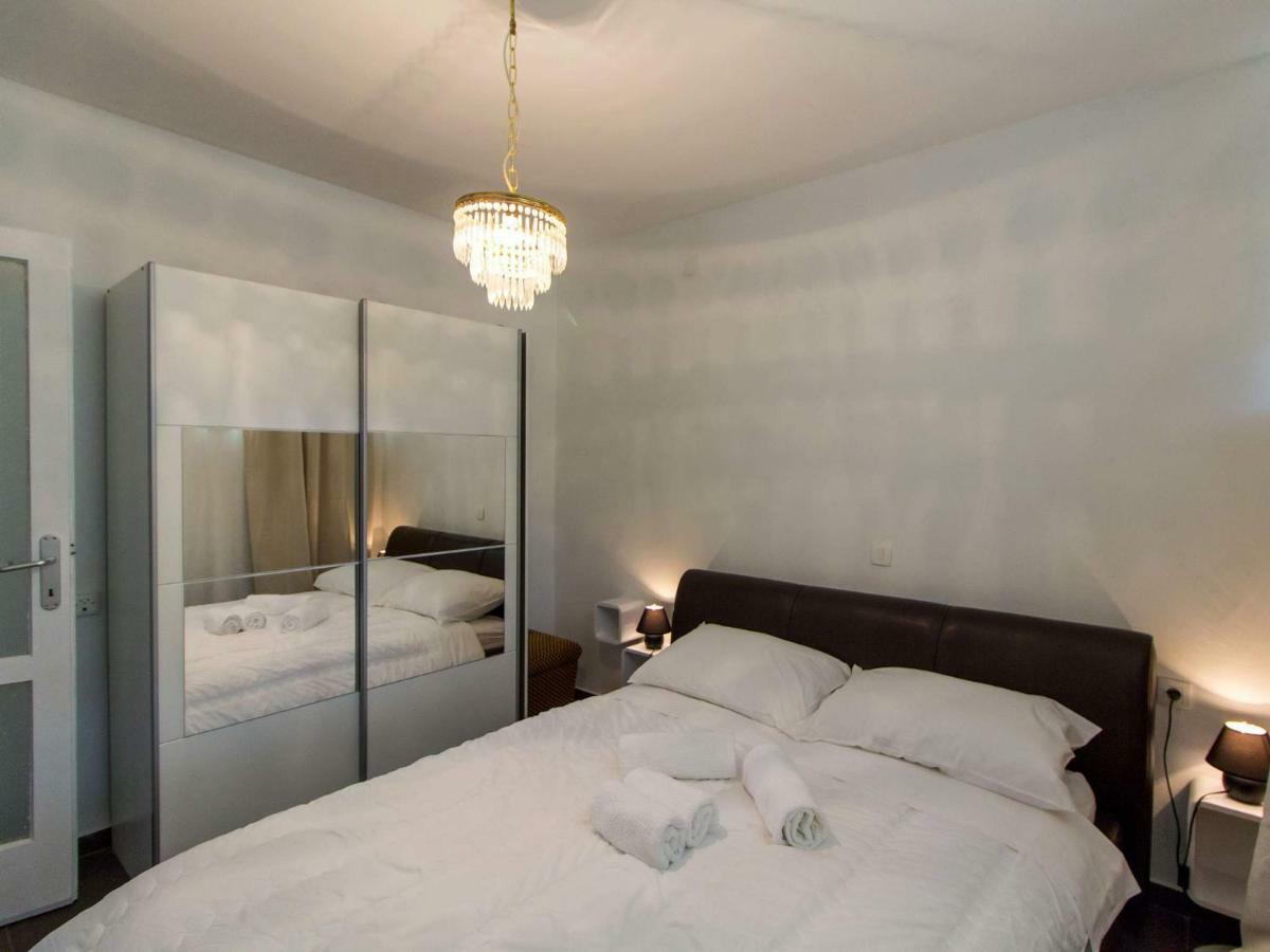 Roli Hotel Zára Kültér fotó