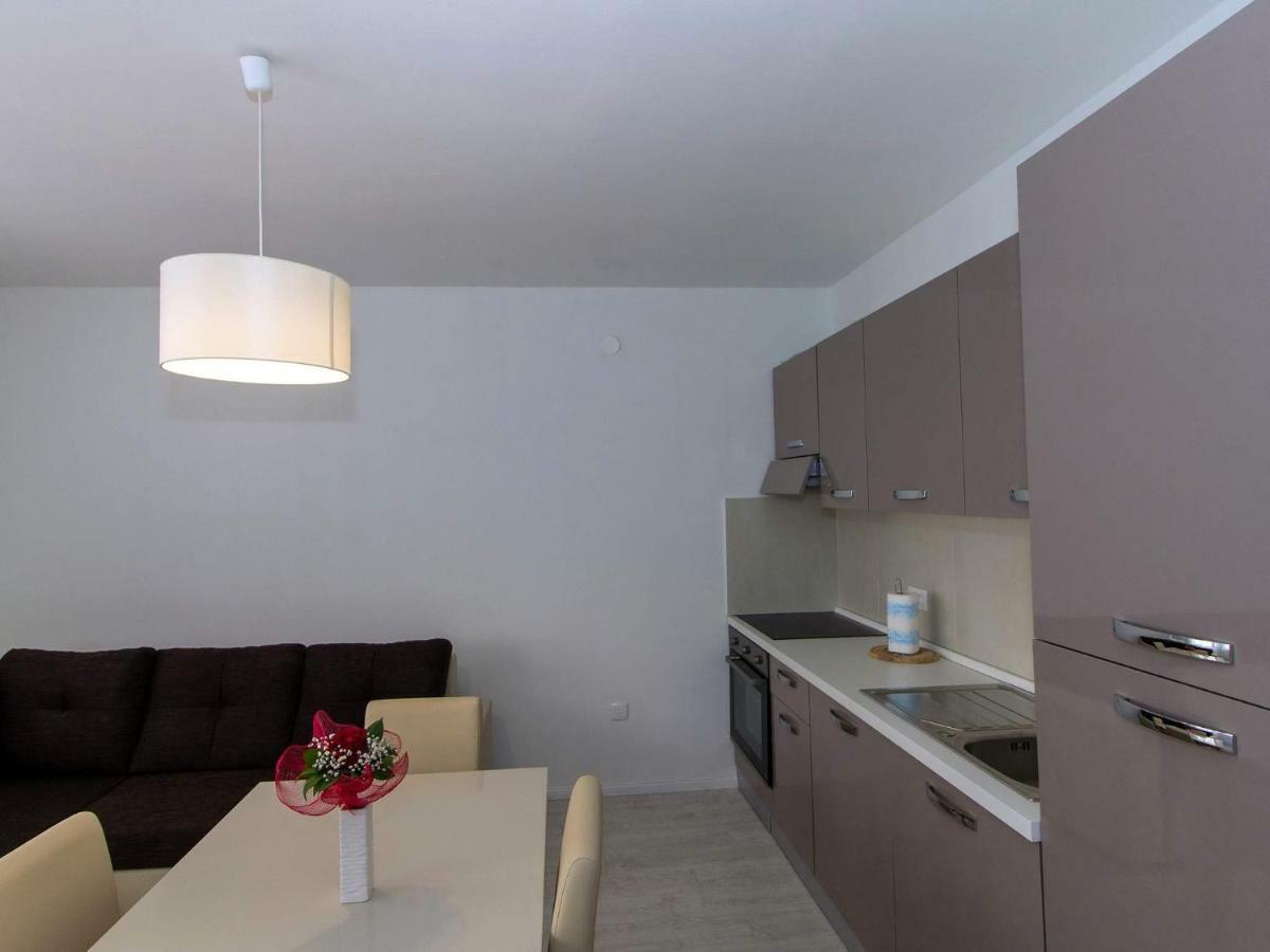 Roli Hotel Zára Kültér fotó