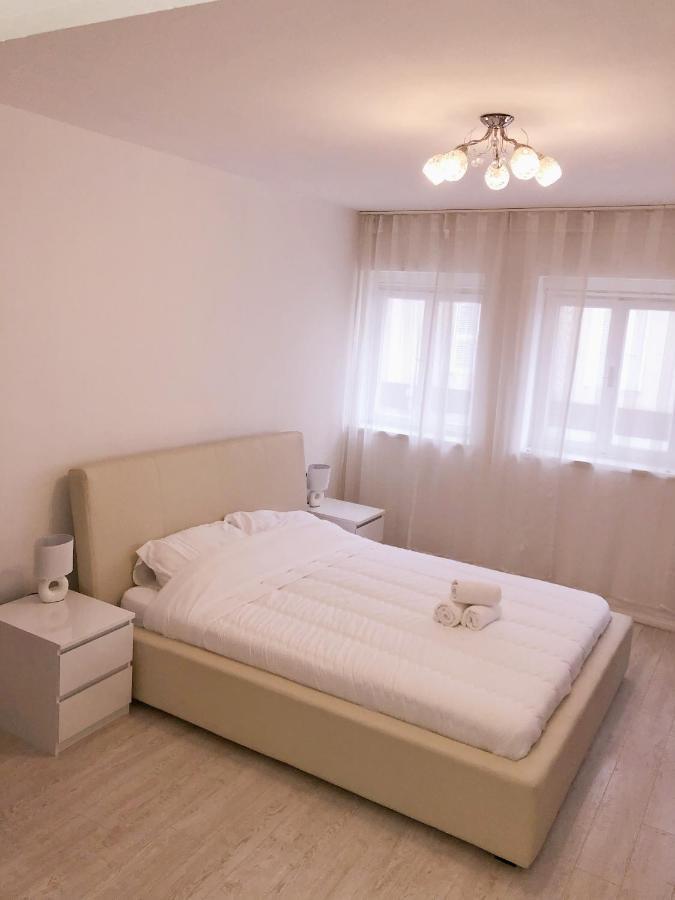 Roli Hotel Zára Kültér fotó