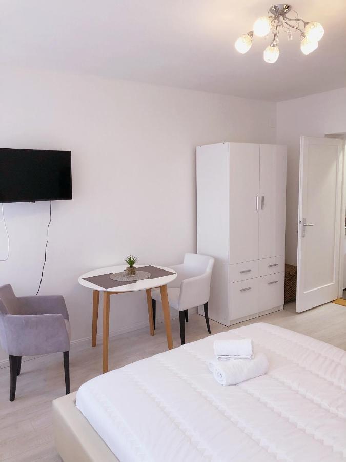 Roli Hotel Zára Kültér fotó