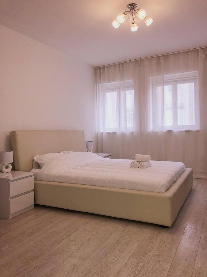 Roli Hotel Zára Kültér fotó