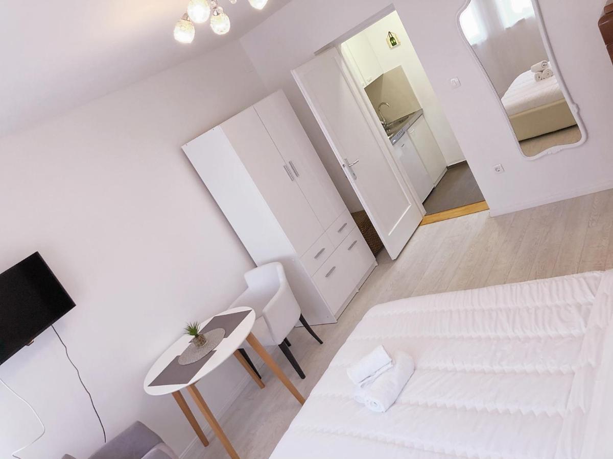 Roli Hotel Zára Kültér fotó